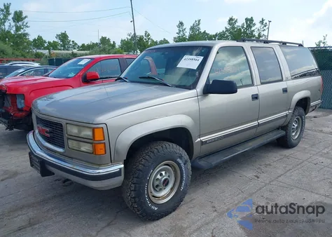 1999 GMC Suburban 2500 Sl z USA, uszkodzony, nr VIN 3GKGK26J2XG505570